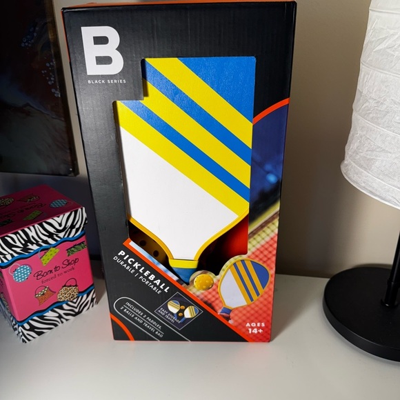 Pickleball Set w/Balls & Travel Bag New - Picture 4 of 5